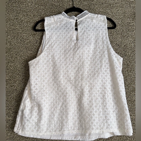 Banana Republic Lace Sleeveless Tank - Picture 2 of 4